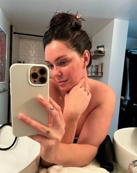 Female escort - Image 2